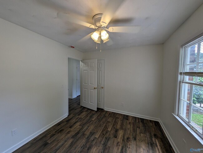Building Photo - 1060 Sandy Springs Rd NW