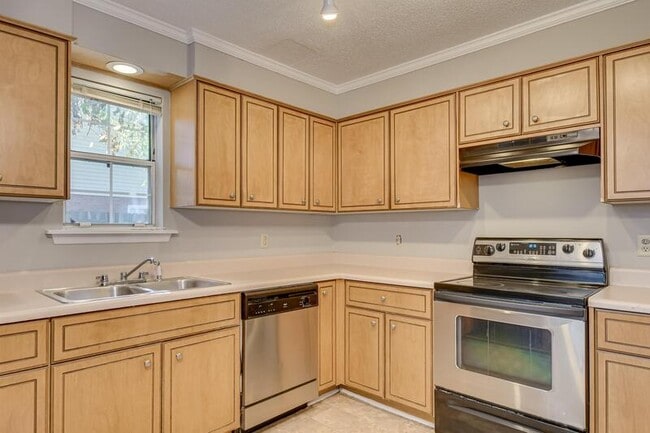 Building Photo - 2453 Riverlook Dr