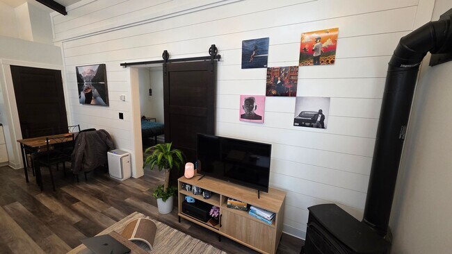 Building Photo - 4213-4213 Trinity Rd