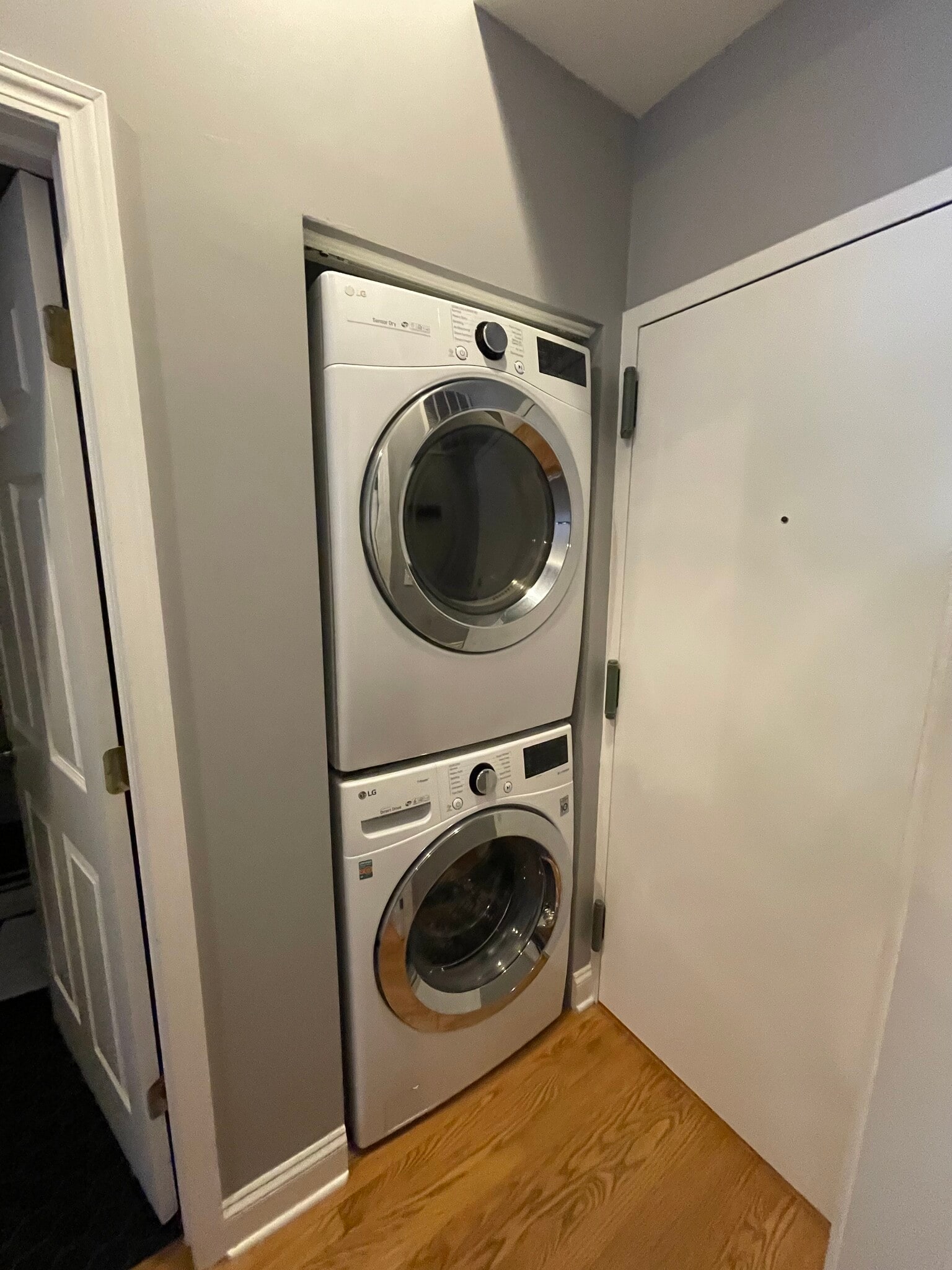 Building Photo - 2025 W Erie St