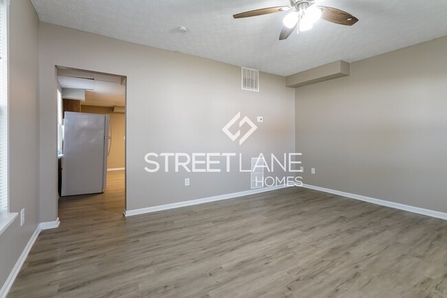 Building Photo - NOW OFFERING FIRST FULL MONTH FREE!