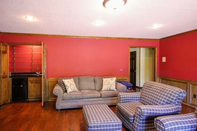 Building Photo - Space Galore In This Jenks South East Home!