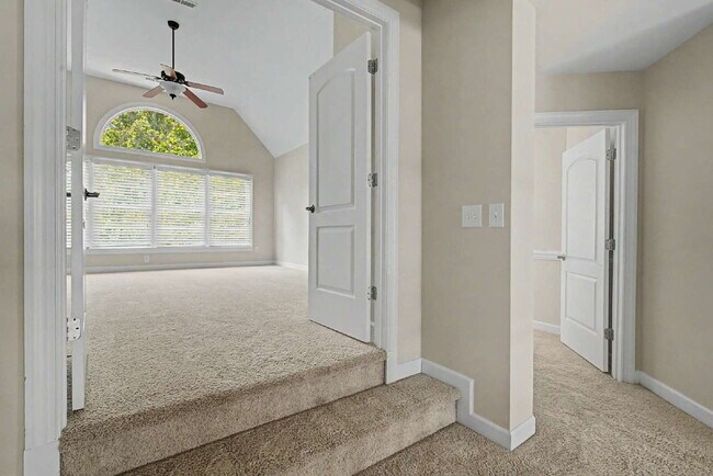 Building Photo - Spacious and Move-in Ready 4-Bedroom in Cary!