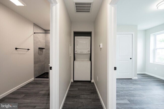 Building Photo - 14 S 4th Ave