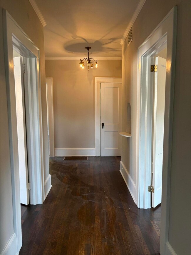 Building Photo - 41 W Charlotte Ave