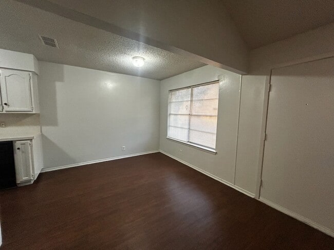 Building Photo - 2716 Sibley Dr