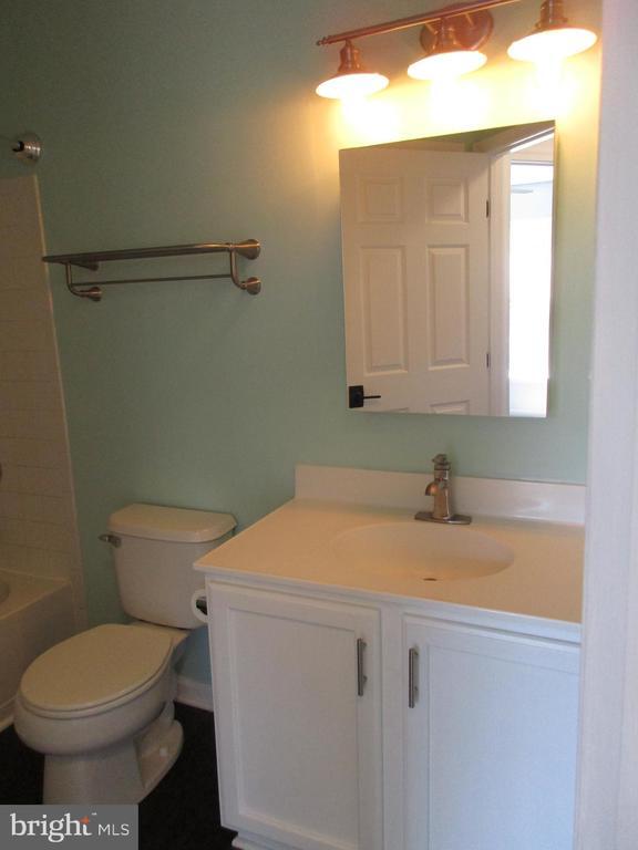 Building Photo - 1024 Jeanett Way
