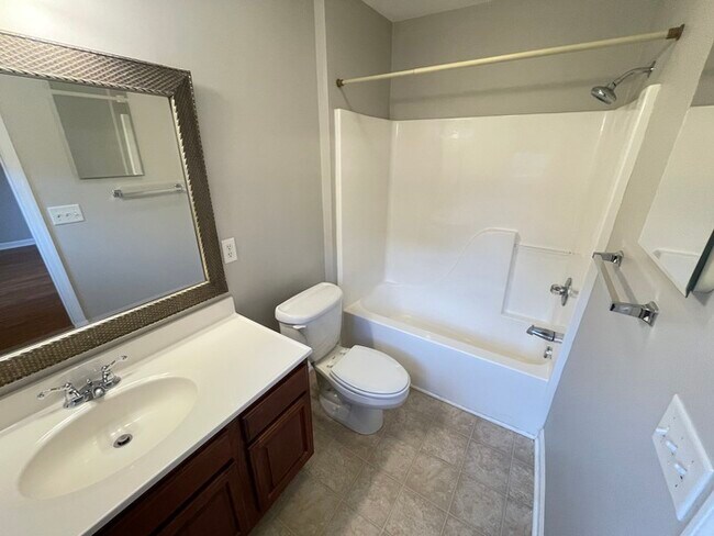 Building Photo - West Nashville home, close to Briley Pkwy ...