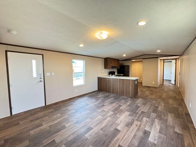Building Photo - 1700 Yale Dr