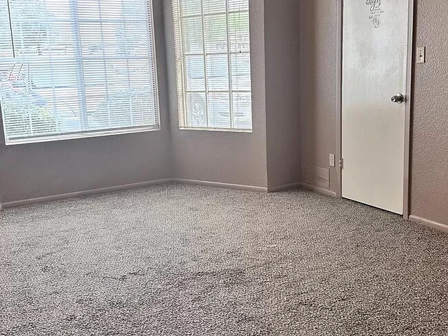 Building Photo - 2910 W Marconi Ave