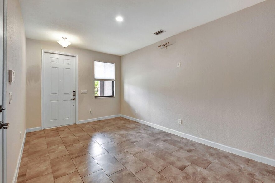 Building Photo - 12994 Anthorne Ln