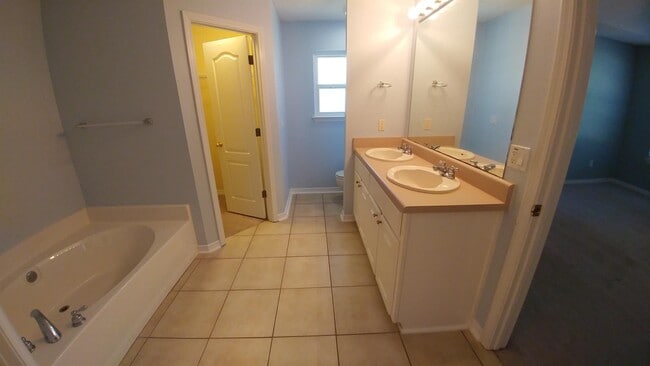 Building Photo - 6568 Fern St