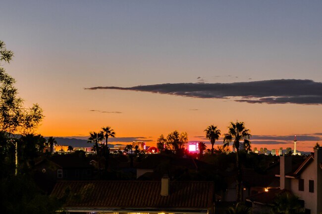 Building Photo - Stunning Green Valley, Guard Gated Community, Pool Home!