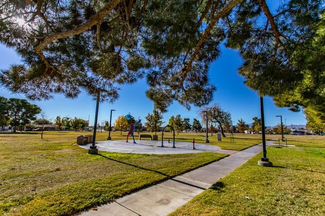 Building Photo - Nicely Updated 2 Bed, 1 Bath Single Story Home In Established Neighborhood