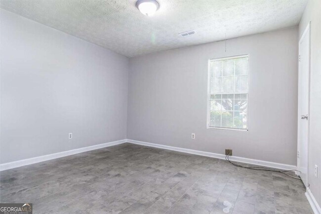 Building Photo - 5437 Glen Haven Dr