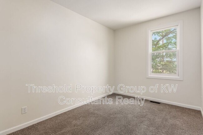 Building Photo - 865 Old Leonard Ave