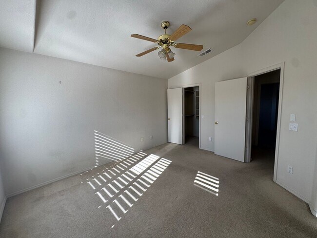 Building Photo - San Antonio Condos Gem!