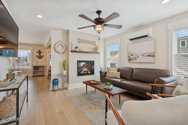 Building Photo - 124 2nd Ave