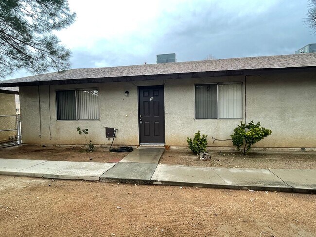 Building Photo - APPLE VALLEY- REFURBISHED 2 BEDROOM , 2 BATHROOM APARTMENT
