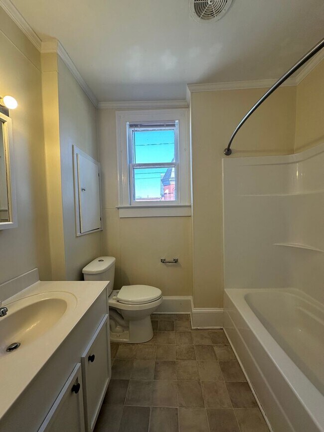 Building Photo - 319 W 2nd St