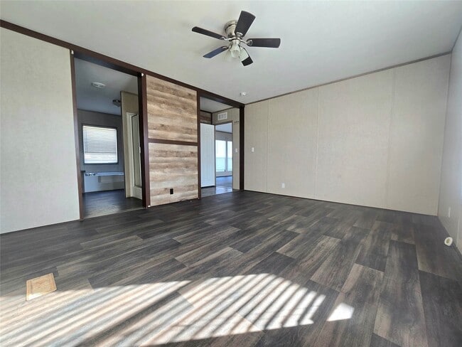 Building Photo - 219 Zinn Dr