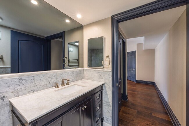 Building Photo - Manhattan Condo Penthouse