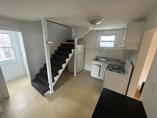 Building Photo - 4843 N Oakley Ave
