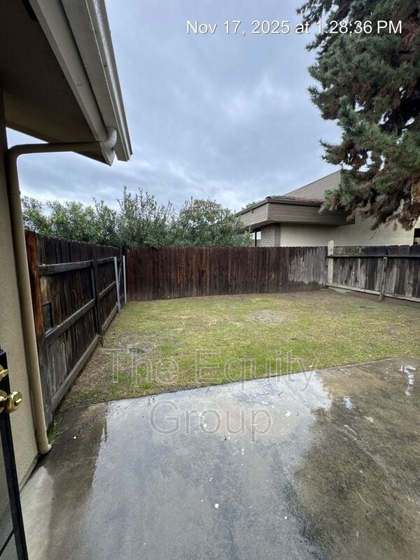 Building Photo - 2736 S Sallee St