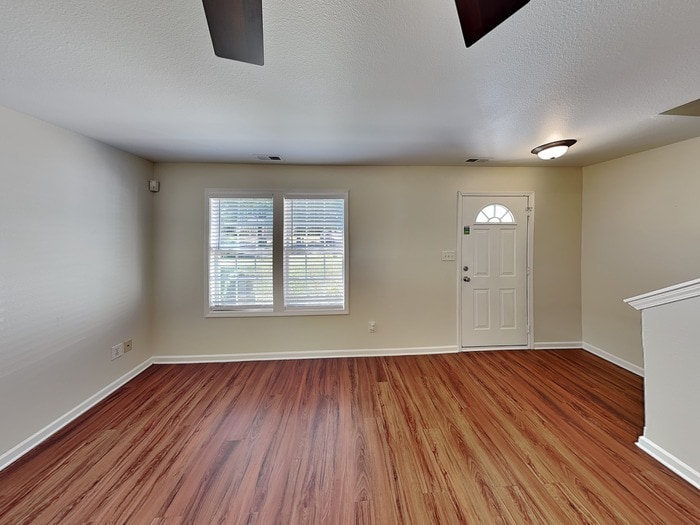 Building Photo - 2727 Oasis Ln
