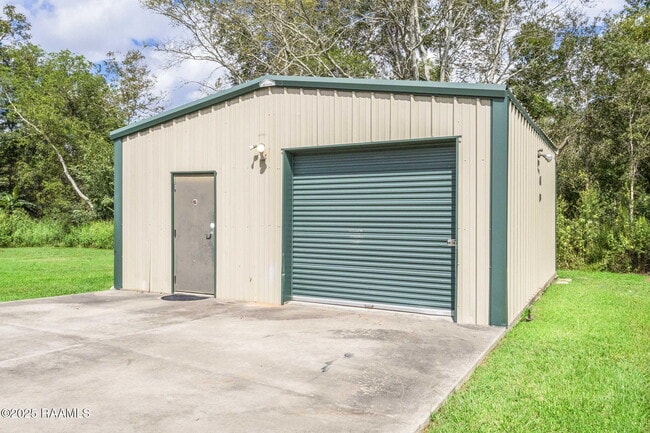 Building Photo - 1064 Oleus Champagne Rd