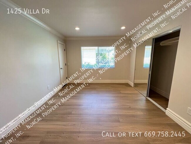 Building Photo - 1425 Villa Dr
