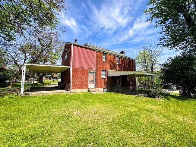 Building Photo - 2710 Henderson Rd