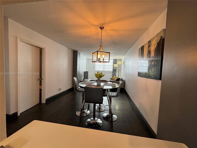 Building Photo - 2903 N Miami Beach Blvd