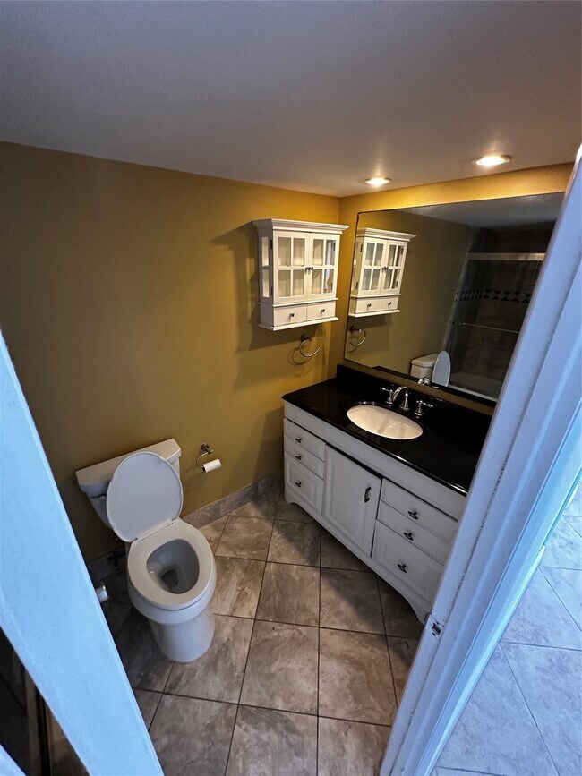 Building Photo - 11930 N Bayshore Dr