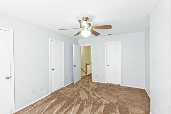 Building Photo - Dallas Townhome with Reserved Parking