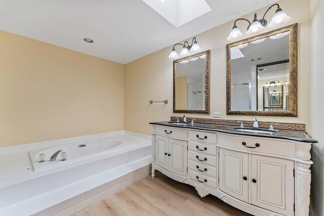 Building Photo - 118 Knoll Way