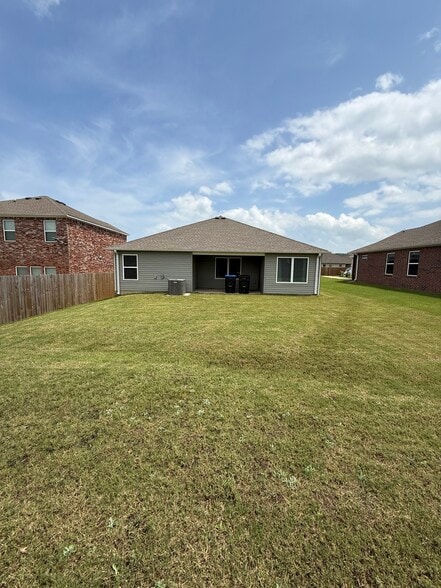Building Photo - 7947 Windflower Ln