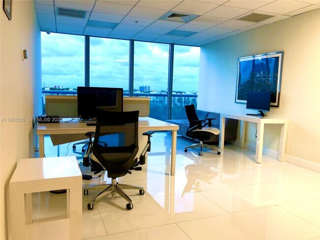 Building Photo - 601 NE 36th St