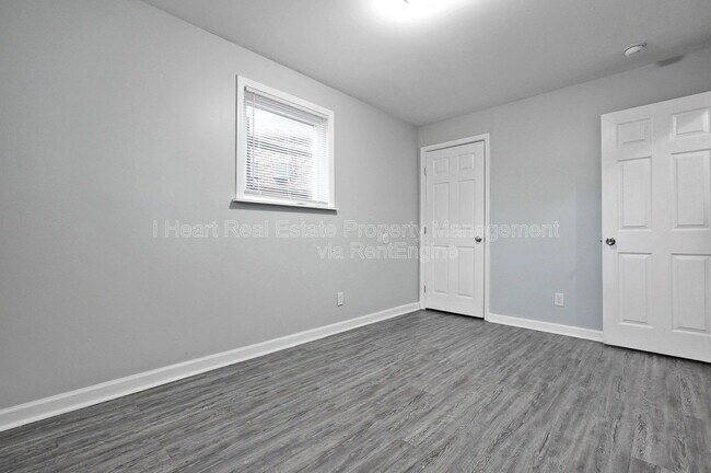 Building Photo - 268 Powell Cir