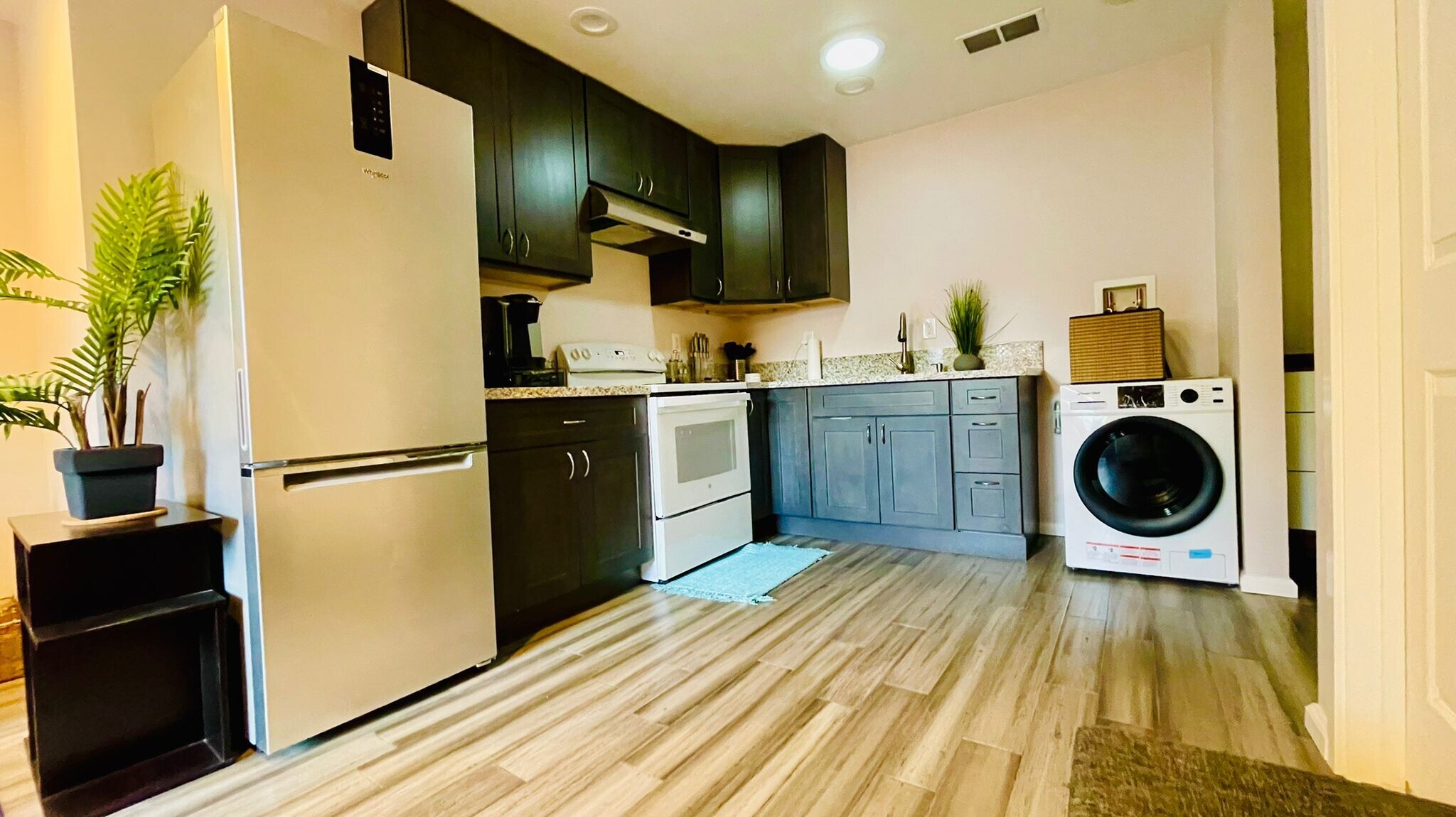 Kitchen with washer - 1051 Columbus Dr