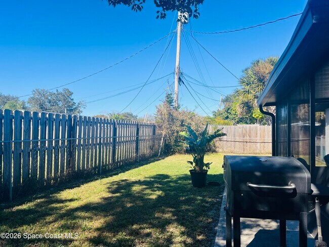 Building Photo - 285 E Lauren Ct