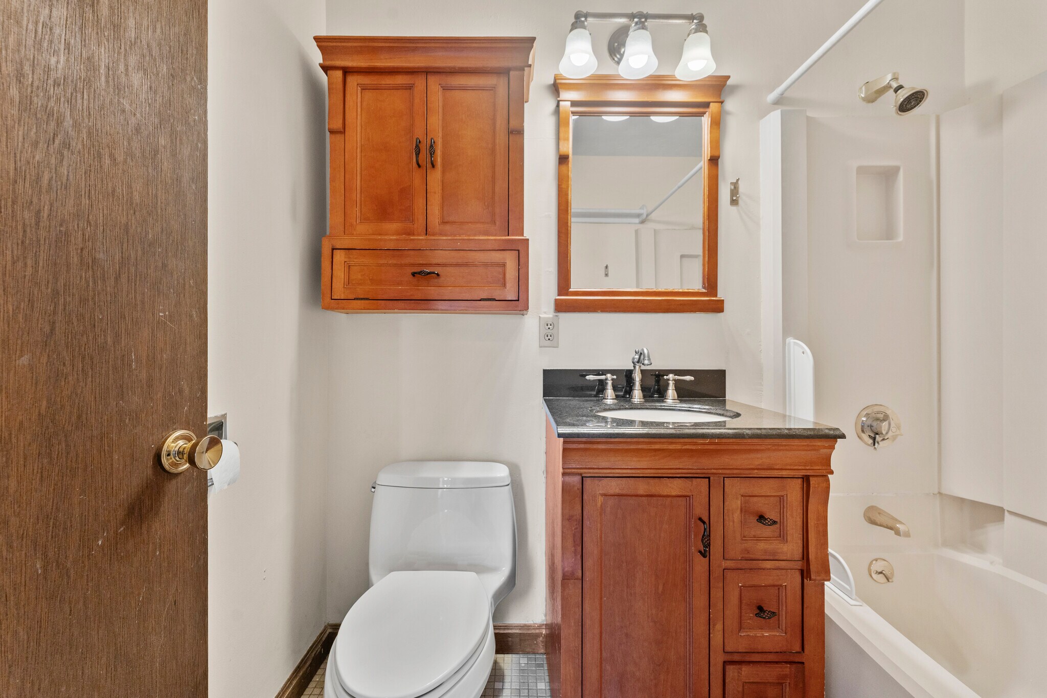 bathroom - 660 Tremont St