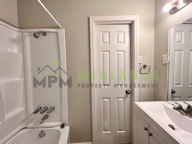 Building Photo - 6811 Doby Dr