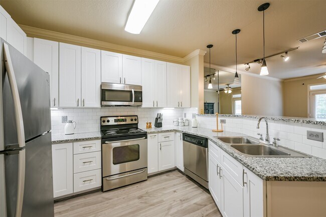 Building Photo - 1711 Old Spanish Trl