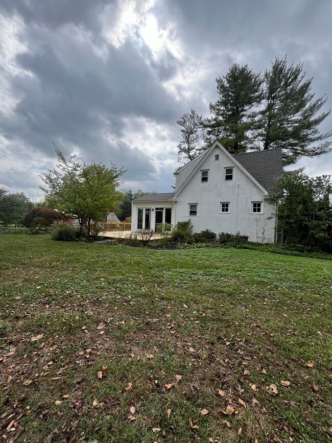 Building Photo - 3 Bd / 1.5 Bth Doylestown Home - Central B...