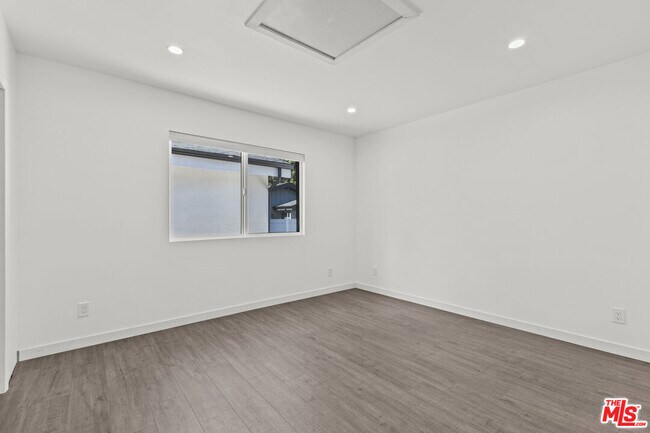 Building Photo - 15153 La Maida St