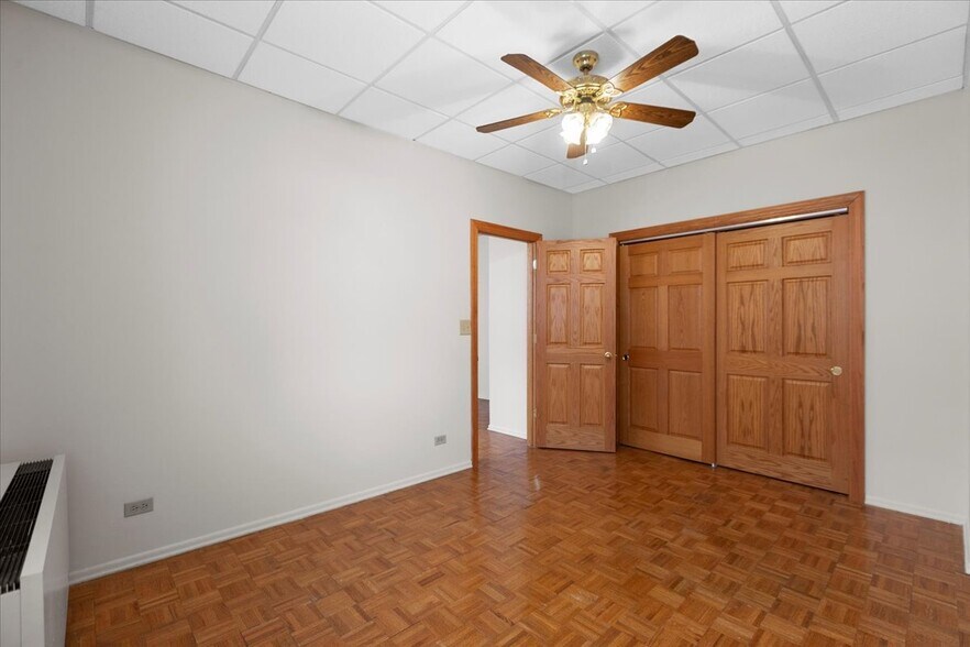 Building Photo - 620 W Belmont Ave