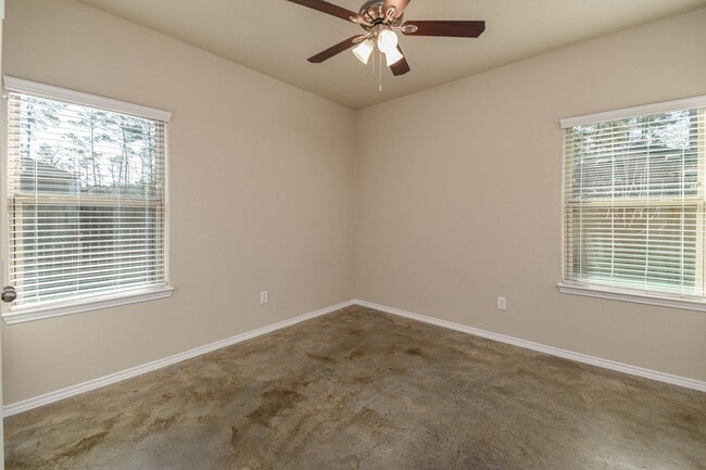 Building Photo - 15786 Cottonwood Dr