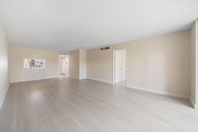 Building Photo - 920 Dogwood Dr