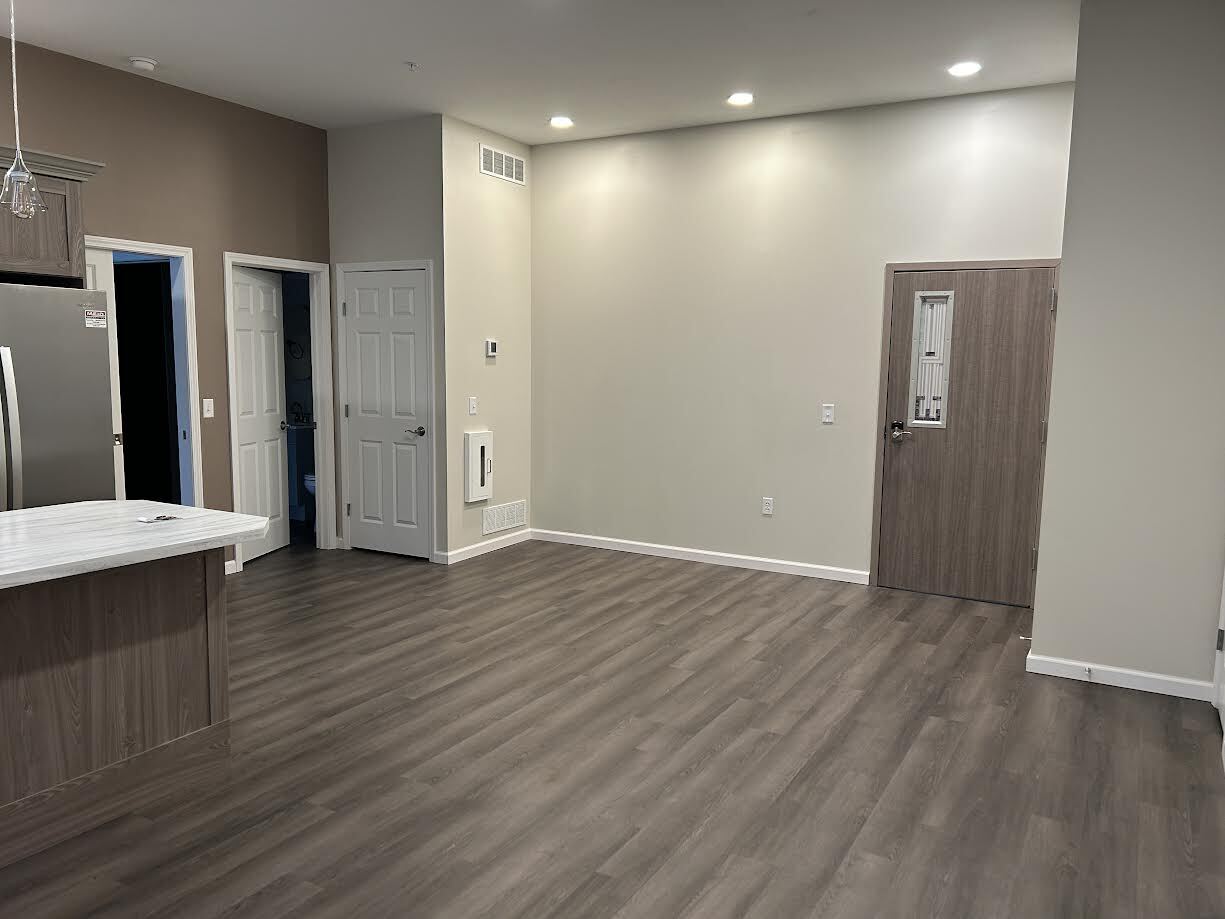 Building Photo - 127 Lake St